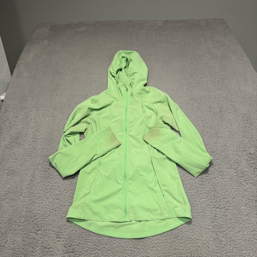 Lululemon Mist Over Windbreaker
Scream Green Light Size 6